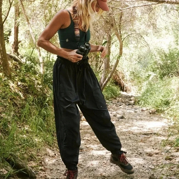 New Free People Spring Trekker Baggy Wide Leg Cargo Pants Black FP Movement - Picture 1 of 11